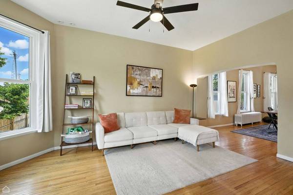 3313 N Sacramento AVE, Chicago, IL 60618