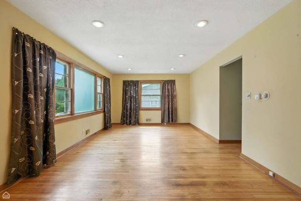 515 S 5th AVE, St. Charles, IL 60174