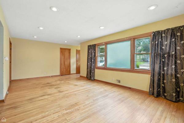 515 S 5th AVE, St. Charles, IL 60174