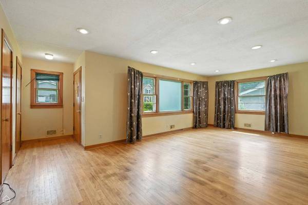 515 S 5th AVE, St. Charles, IL 60174