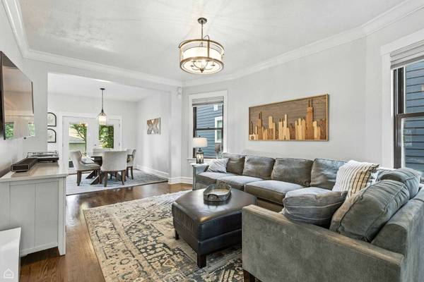 4450 W Byron ST, Chicago, IL 60641