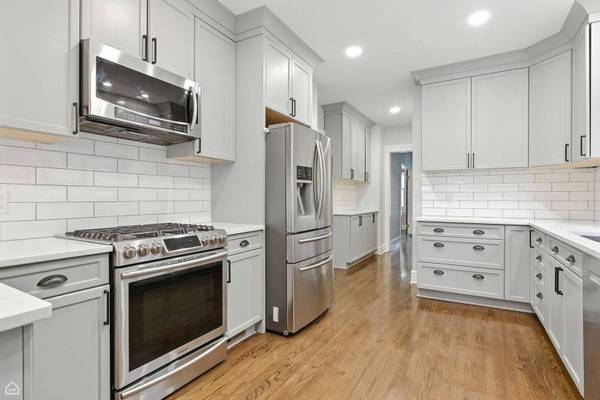 4450 W Byron ST, Chicago, IL 60641