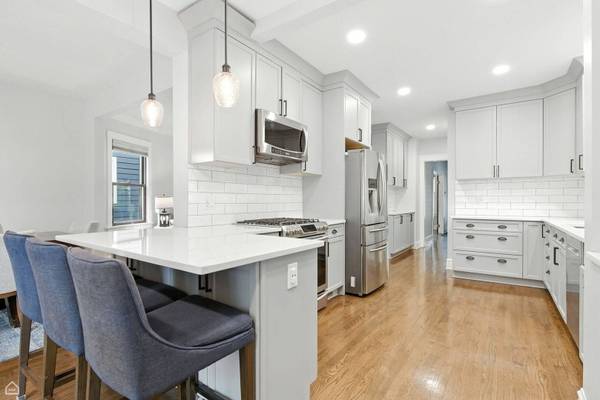 4450 W Byron ST, Chicago, IL 60641