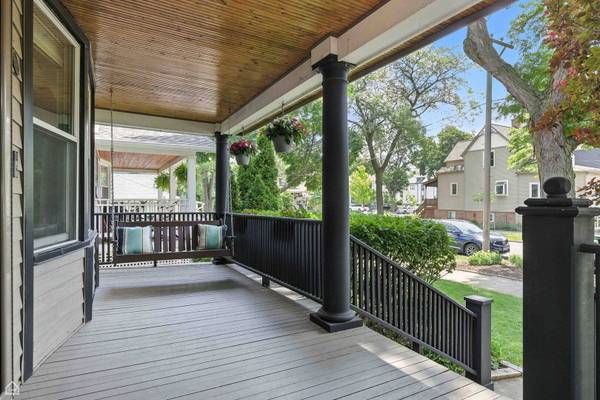 4450 W Byron ST, Chicago, IL 60641