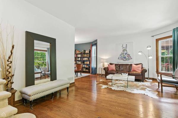 4853 N Leavitt ST, Chicago, IL 60625