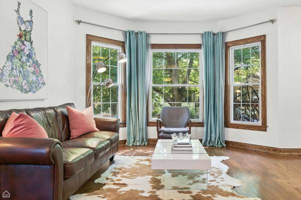 4853 N Leavitt ST, Chicago, IL 60625