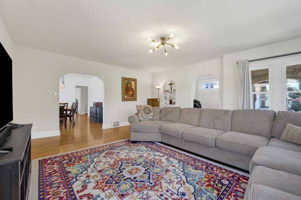 902 S Kenilworth AVE, Oak Park, IL 60304