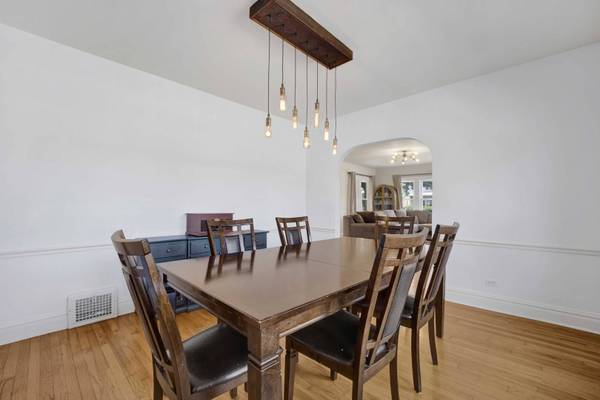 902 S Kenilworth AVE, Oak Park, IL 60304