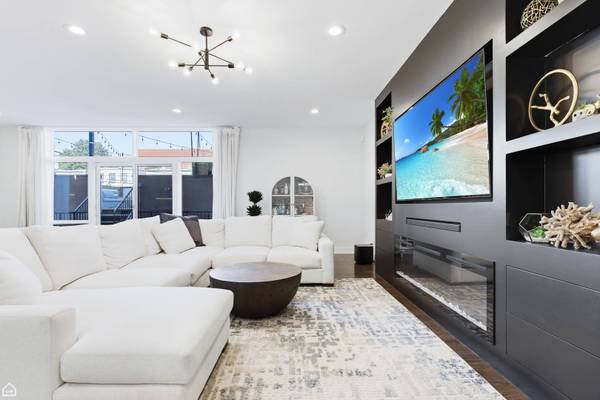 2432 W Chicago AVE #1N, Chicago, IL 60622