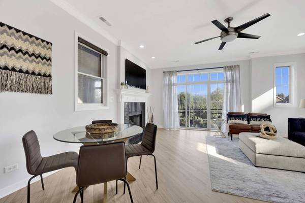 2623 W Belmont AVE #3, Chicago, IL 60618