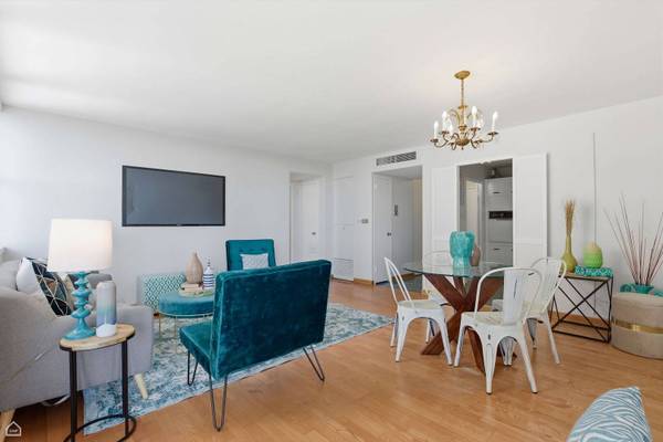 6301 N Sheridan RD #18P, Chicago, IL 60660