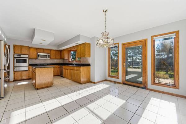 13725 Kit LN, Lemont, IL 60439