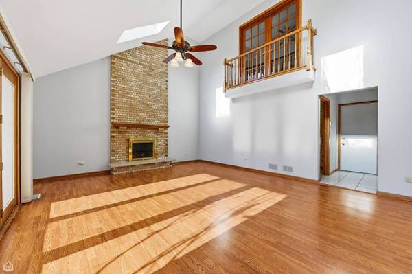 13725 Kit LN, Lemont, IL 60439