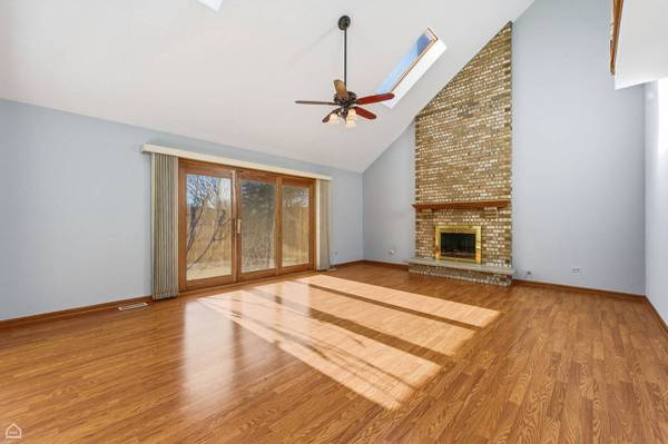 13725 Kit LN, Lemont, IL 60439