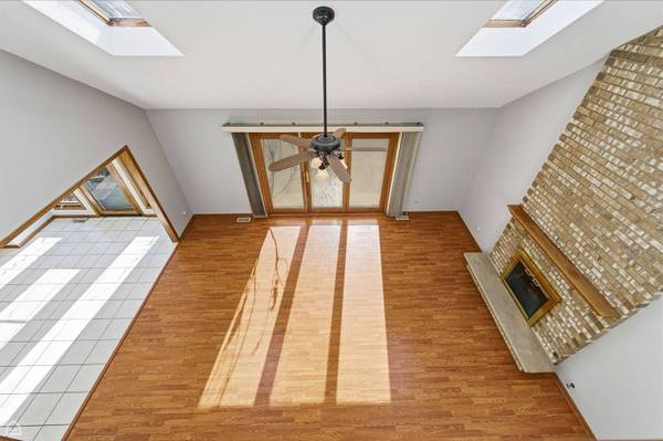 13725 Kit LN, Lemont, IL 60439