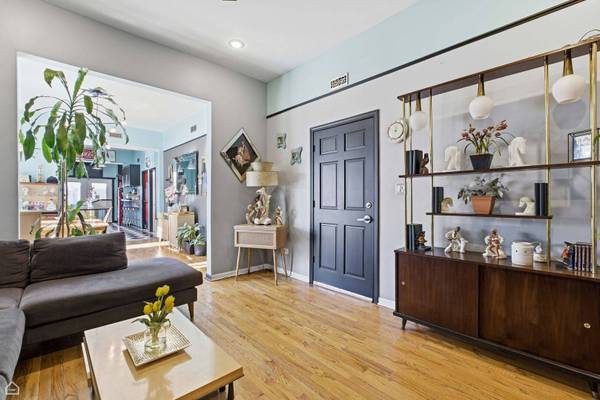 3404 N Albany AVE, Chicago, IL 60618