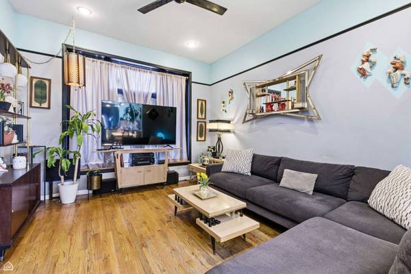 3404 N Albany AVE, Chicago, IL 60618