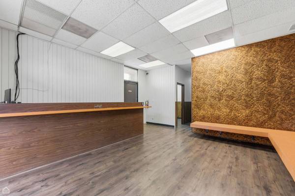 8507 S Roberts RD, Justice, IL 60458