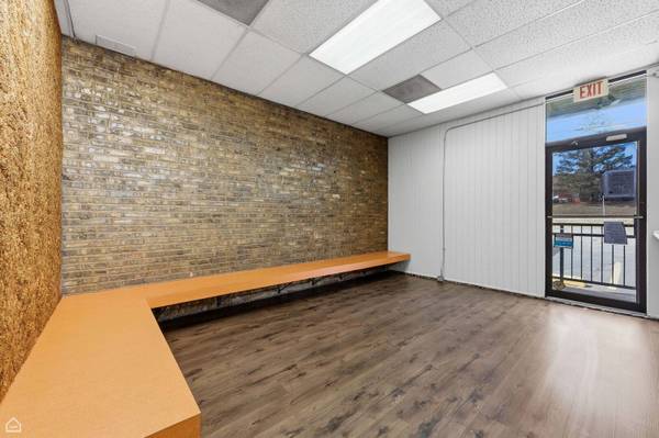 8507 S Roberts RD, Justice, IL 60458