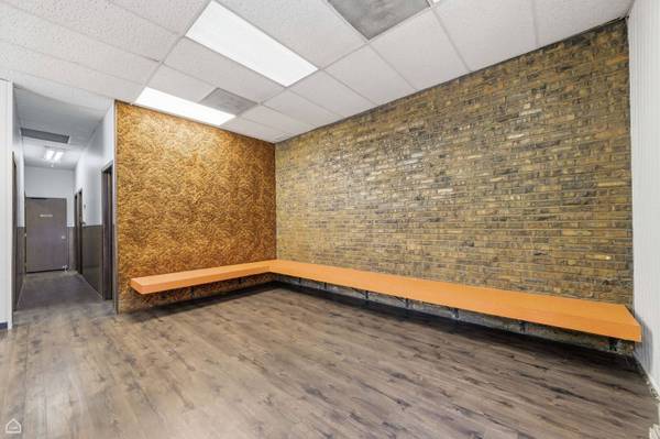 8507 S Roberts RD, Justice, IL 60458