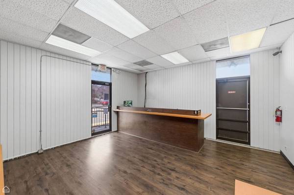8507 S Roberts RD, Justice, IL 60458