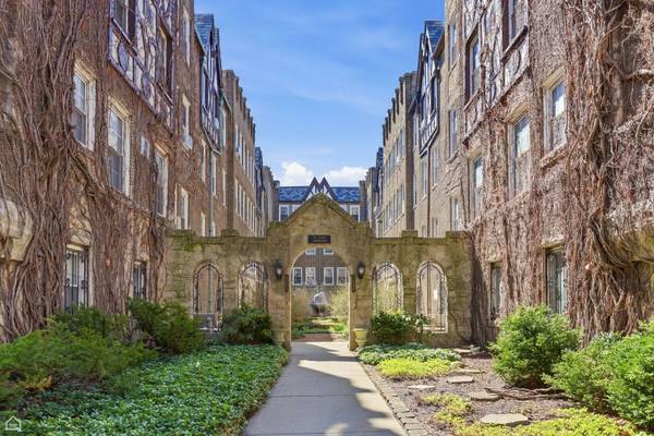 2331 W Farwell AVE #3N, Chicago, IL 60645