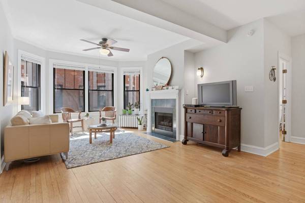 7639 N Eastlake TER #2B, Chicago, IL 60626