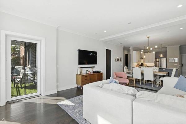 3530 N Lincoln AVE #403, Chicago, IL 60657