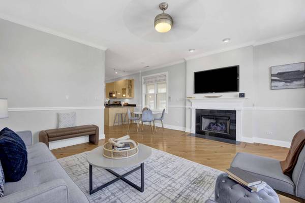 2637 W Belmont AVE #3, Chicago, IL 60618