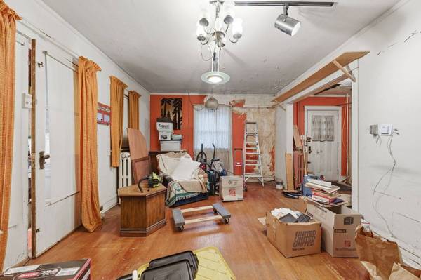 2019 W Chase AVE, Chicago, IL 60645
