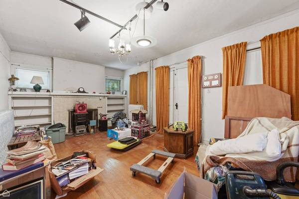 2019 W Chase AVE, Chicago, IL 60645