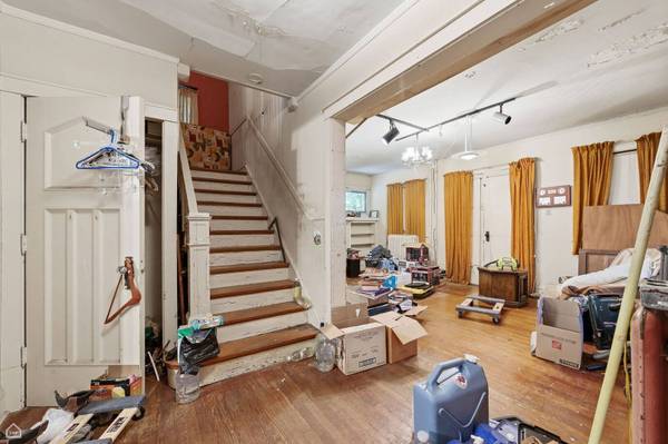 2019 W Chase AVE, Chicago, IL 60645