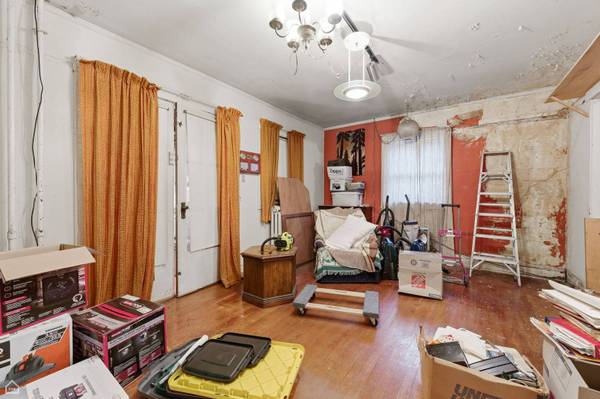 2019 W Chase AVE, Chicago, IL 60645
