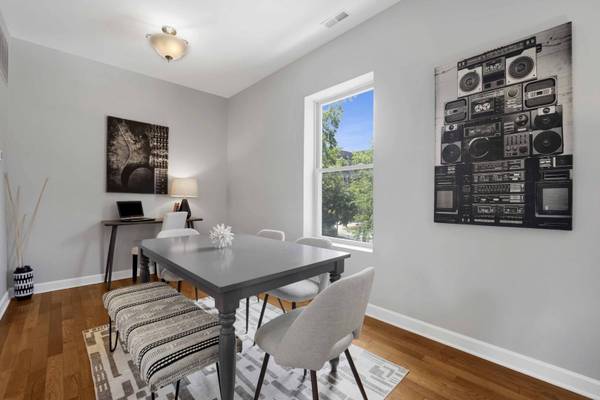 1457 W Thome AVE #2, Chicago, IL 60660