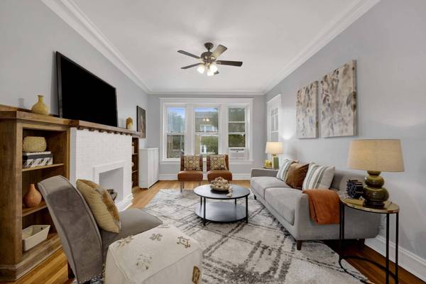 1915 W Montrose AVE #2, Chicago, IL 60613
