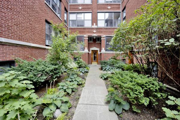 1915 W Montrose AVE #2, Chicago, IL 60613