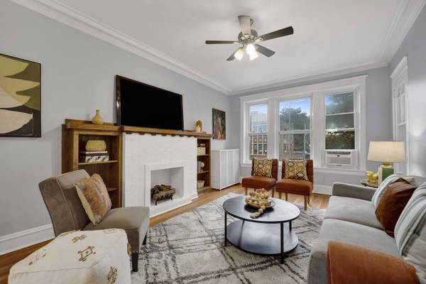 1915 W Montrose AVE #2, Chicago, IL 60613