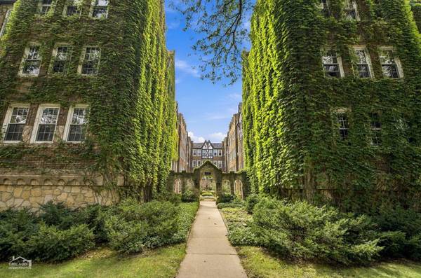 2325 W Farwell AVE #3S, Chicago, IL 60645