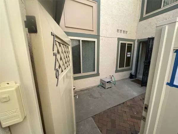 779 N Sequoia LN, Azusa, CA 91702