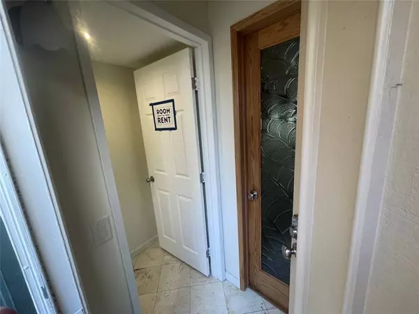 779 N Sequoia LN, Azusa, CA 91702