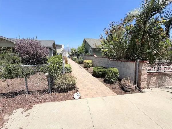 537 W Crescent DR #1/2, Azusa, CA 91702