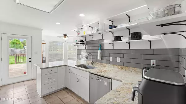 7424 Castlegate Blvd, Knoxville, TN 37918