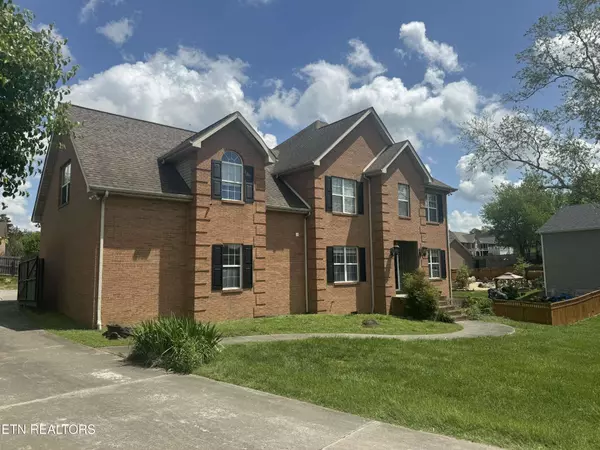 7424 Castlegate Blvd, Knoxville, TN 37918