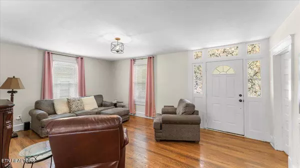 2611 Fenwood Dr, Knoxville, TN 37918