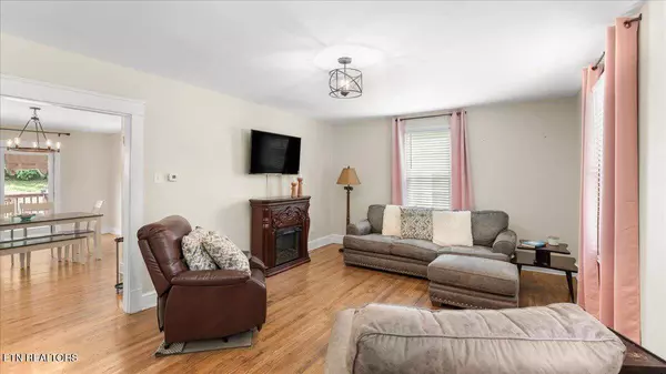 2611 Fenwood Dr, Knoxville, TN 37918