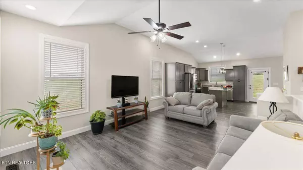 3182 Bridgewater Blvd, Morristown, TN 37814