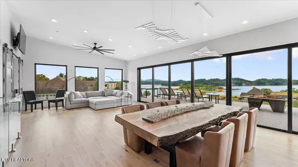 428 River Bend Dr, Dandridge, TN 37725