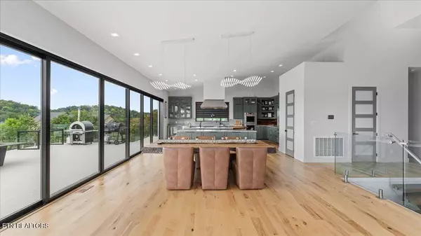 428 River Bend Dr, Dandridge, TN 37725