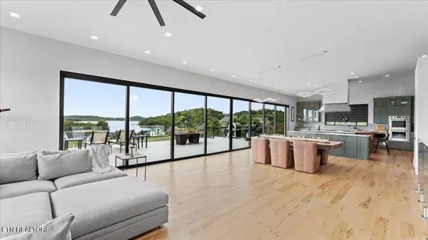 428 River Bend Dr, Dandridge, TN 37725