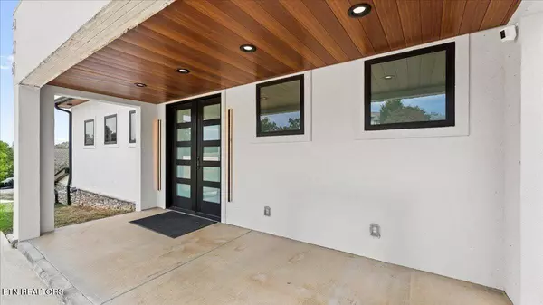 428 River Bend Dr, Dandridge, TN 37725